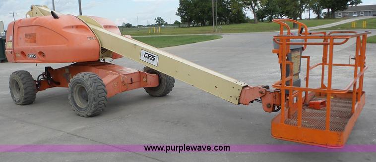 image for item BZ9702 2001 JLG 400S boom lift