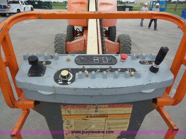 image for item BZ9702 2001 JLG 400S boom lift