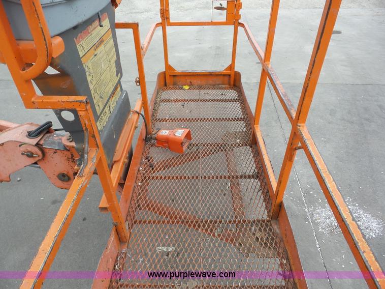 image for item BZ9702 2001 JLG 400S boom lift