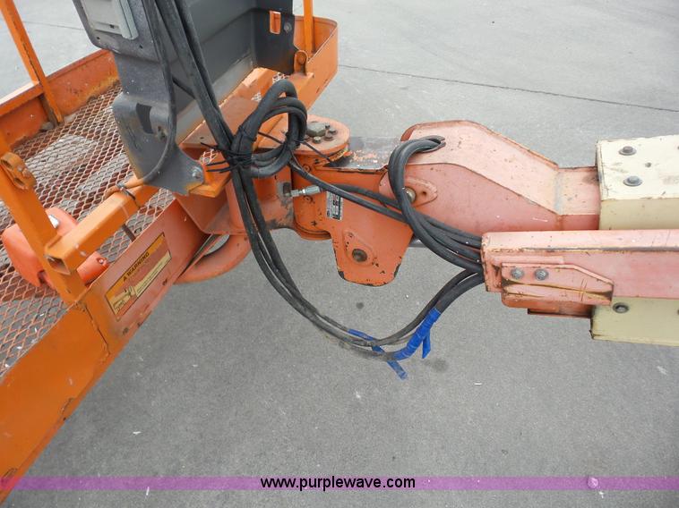image for item BZ9702 2001 JLG 400S boom lift