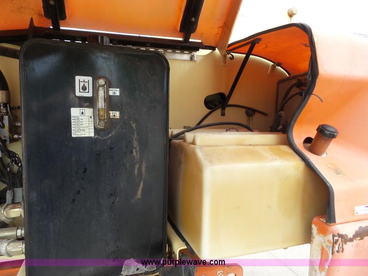 image for item BZ9702 2001 JLG 400S boom lift