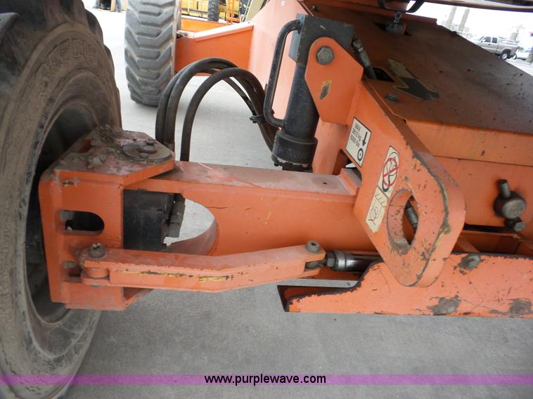 image for item BZ9702 2001 JLG 400S boom lift