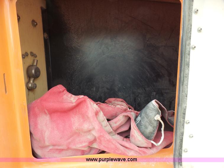 image for item BZ9702 2001 JLG 400S boom lift