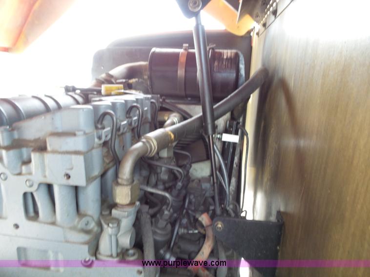 image for item BZ9702 2001 JLG 400S boom lift