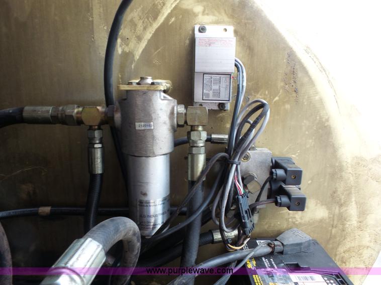 image for item BZ9702 2001 JLG 400S boom lift