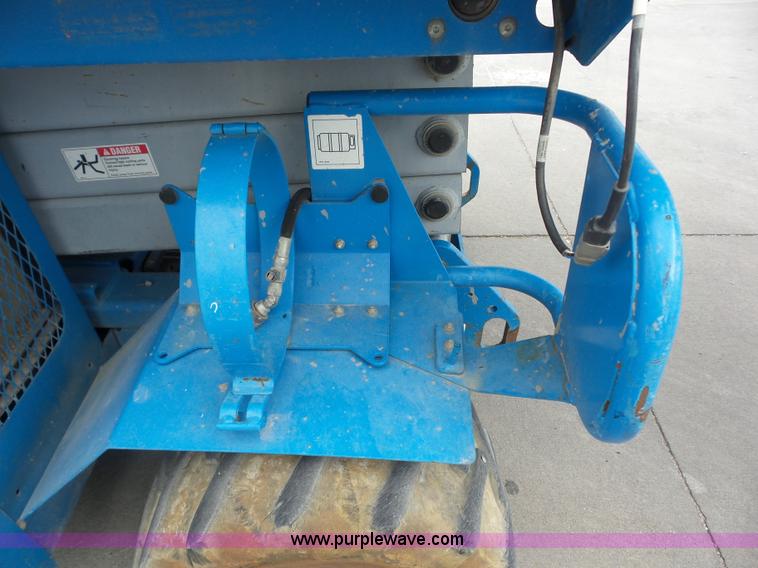 image for item BZ9703 2006 Genie GS-2668RT scissor lift