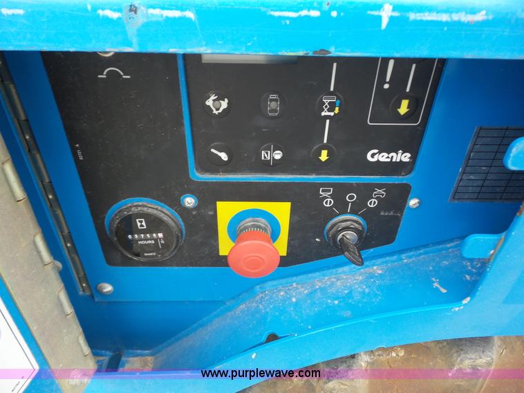 image for item BZ9703 2006 Genie GS-2668RT scissor lift