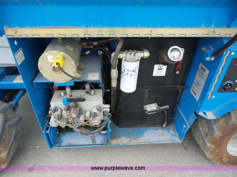 image for item BZ9703 2006 Genie GS-2668RT scissor lift