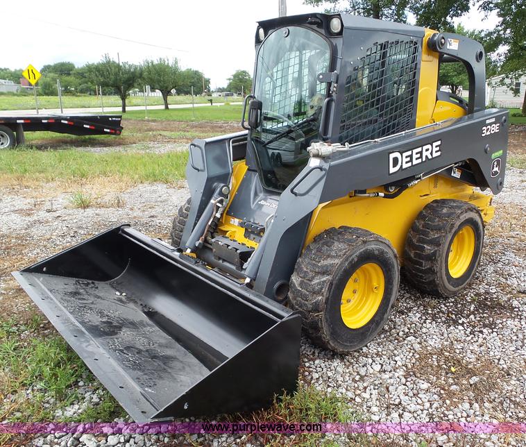 image for item BZ9797 2015 John Deere 328E skid steer