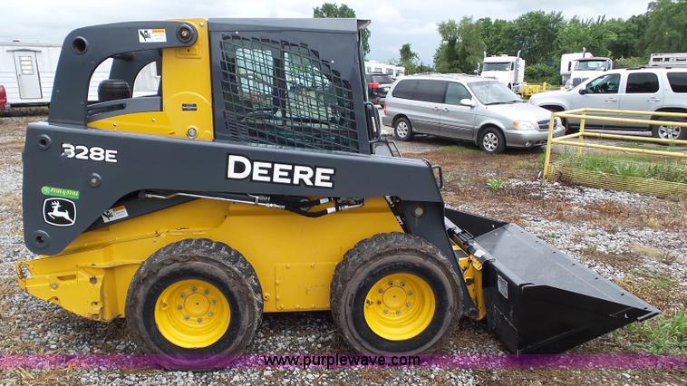image for item BZ9797 2015 John Deere 328E skid steer