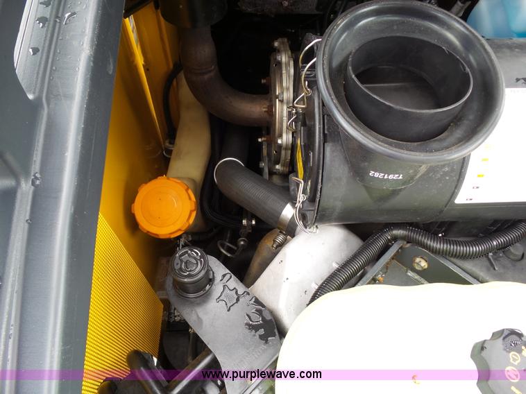 image for item BZ9797 2015 John Deere 328E skid steer