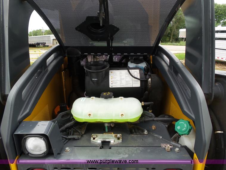 image for item BZ9797 2015 John Deere 328E skid steer