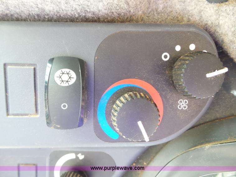 image for item BZ9797 2015 John Deere 328E skid steer