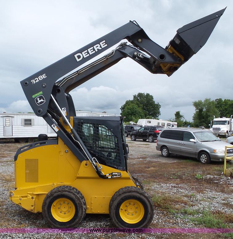 image for item BZ9797 2015 John Deere 328E skid steer