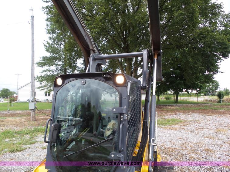 image for item BZ9797 2015 John Deere 328E skid steer