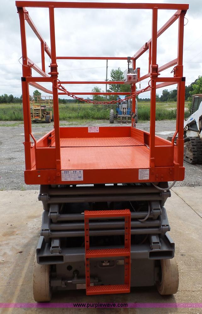 image for item CD9507 1996 Skyjack SJII 4626 scissor lift