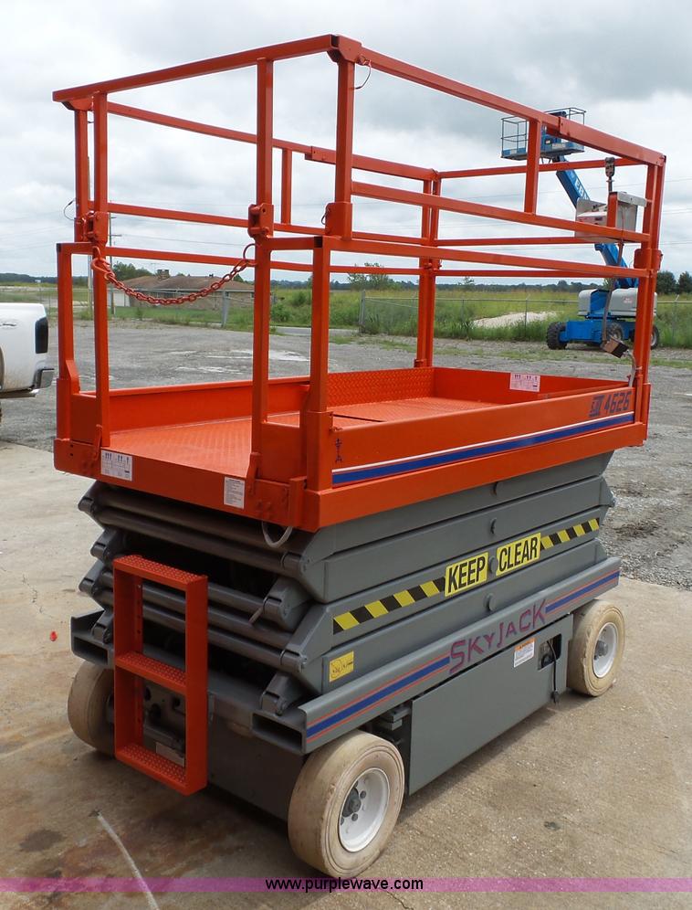 image for item CD9507 1996 Skyjack SJII 4626 scissor lift