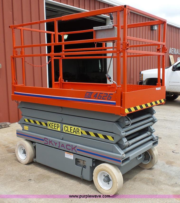 image for item CD9507 1996 Skyjack SJII 4626 scissor lift
