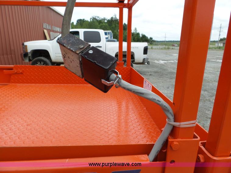 image for item CD9507 1996 Skyjack SJII 4626 scissor lift