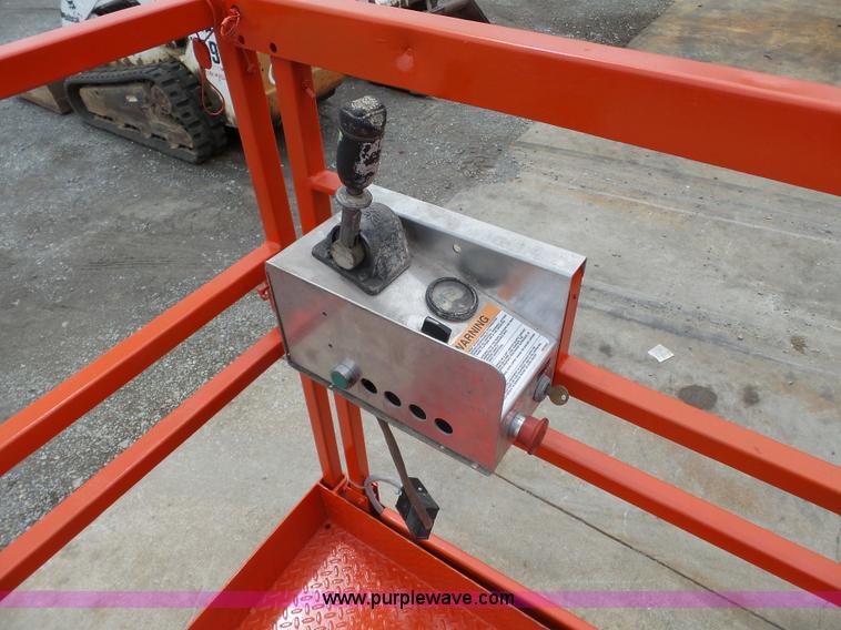 image for item CD9507 1996 Skyjack SJII 4626 scissor lift