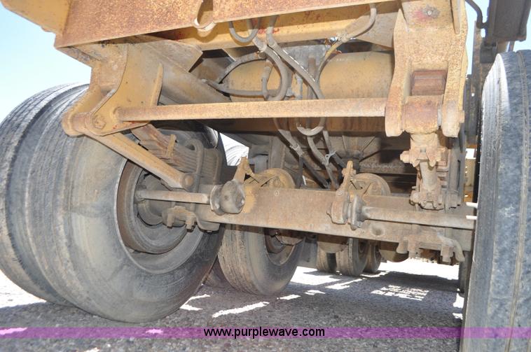 image for item G7419 1994 expandable beam trailer