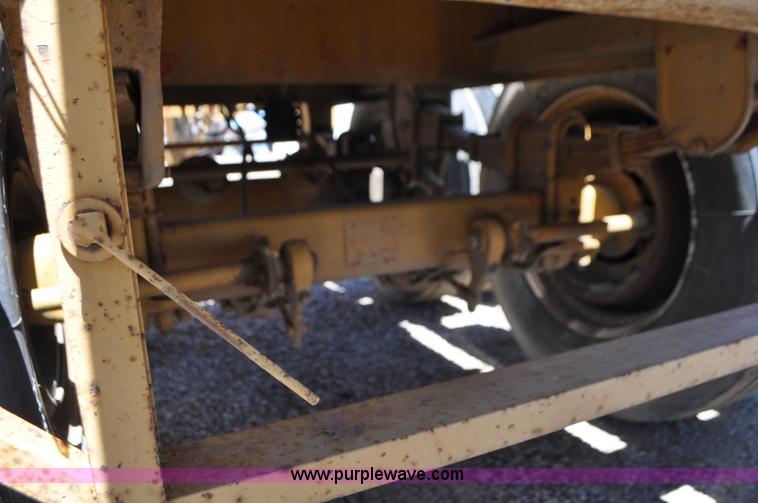 image for item G7419 1994 expandable beam trailer