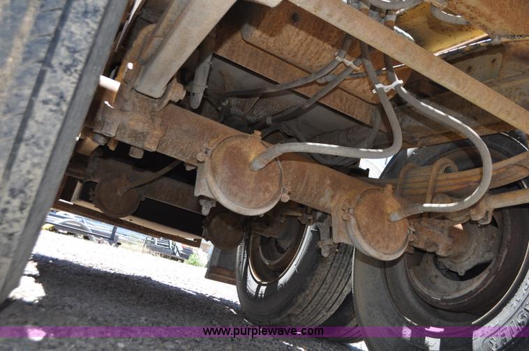 image for item G7419 1994 expandable beam trailer