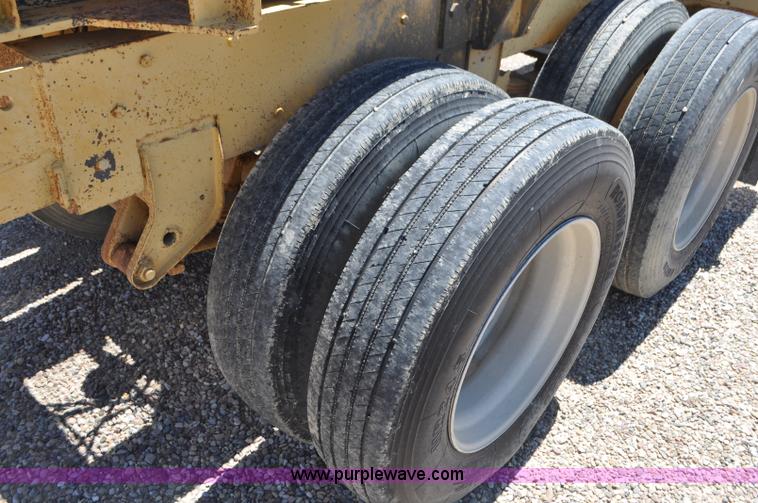 image for item G7419 1994 expandable beam trailer