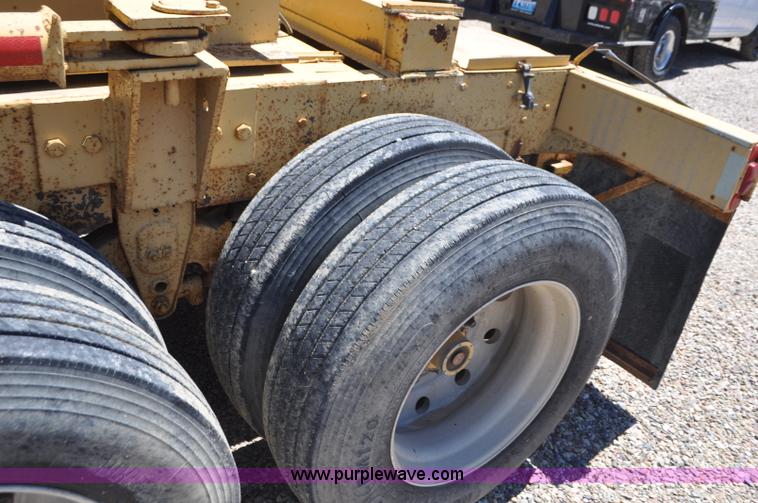 image for item G7419 1994 expandable beam trailer