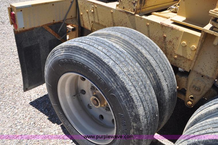 image for item G7419 1994 expandable beam trailer