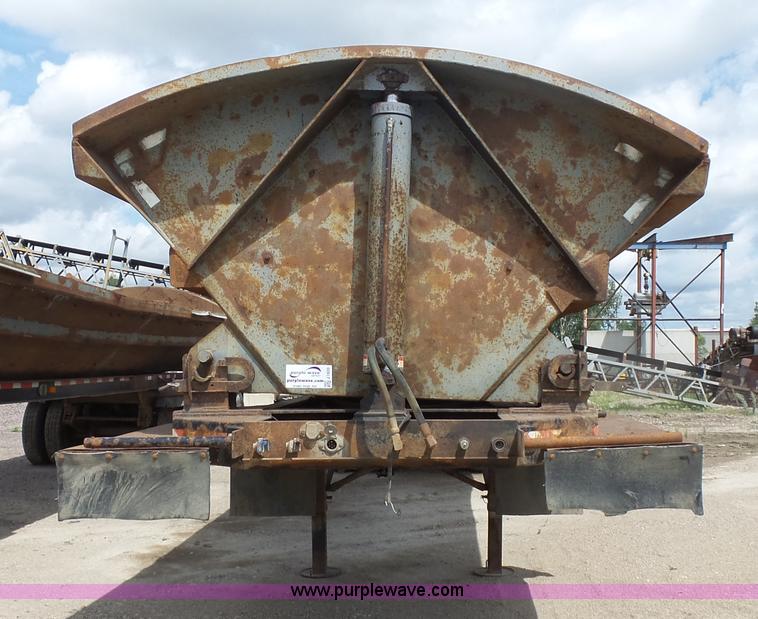 image for item J1639 1997 Smithco side dump trailer