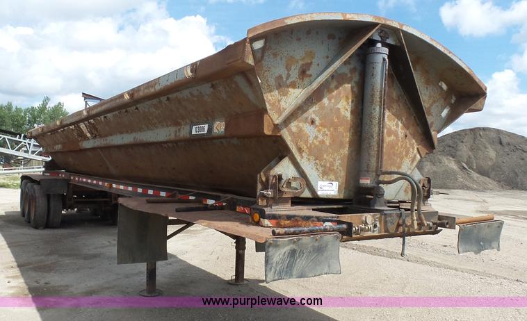 image for item J1639 1997 Smithco side dump trailer