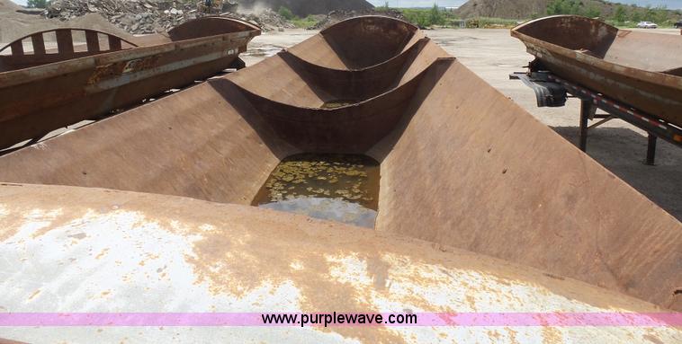 image for item J1640 1998 Smithco side dump trailer