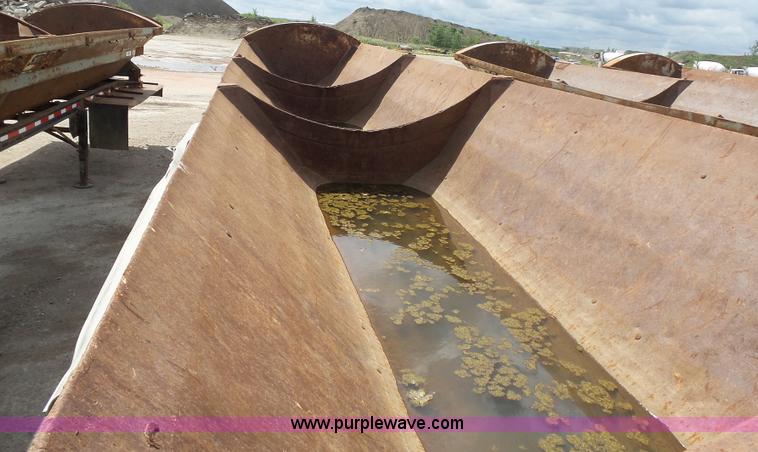 image for item J1640 1998 Smithco side dump trailer