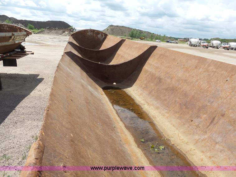 image for item J1642 1998 Smithco side dump trailer