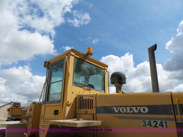 image for item J1643 1999 Volvo L90C wheel loader