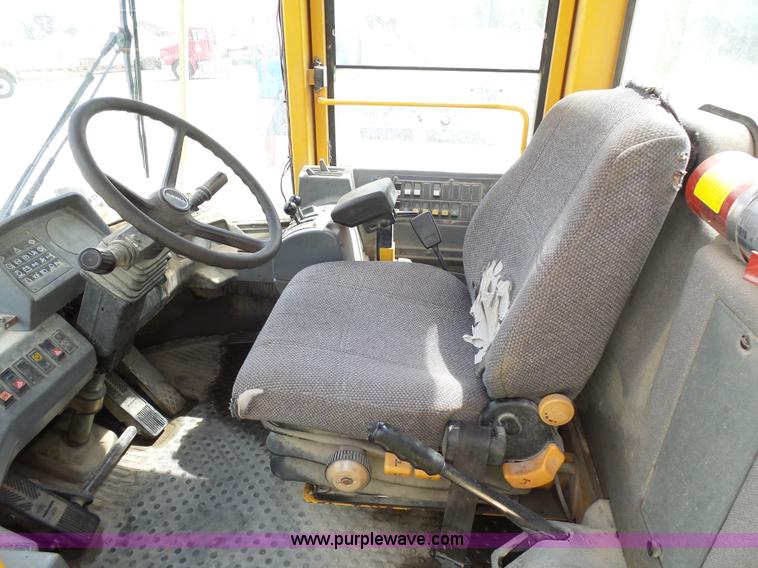 image for item J1643 1999 Volvo L90C wheel loader