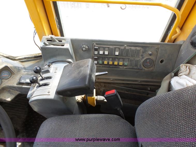 image for item J1643 1999 Volvo L90C wheel loader