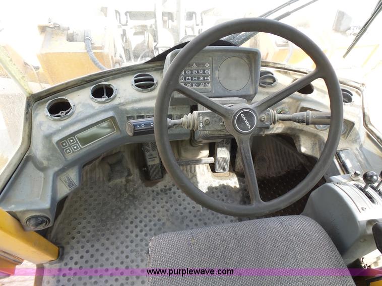 image for item J1643 1999 Volvo L90C wheel loader