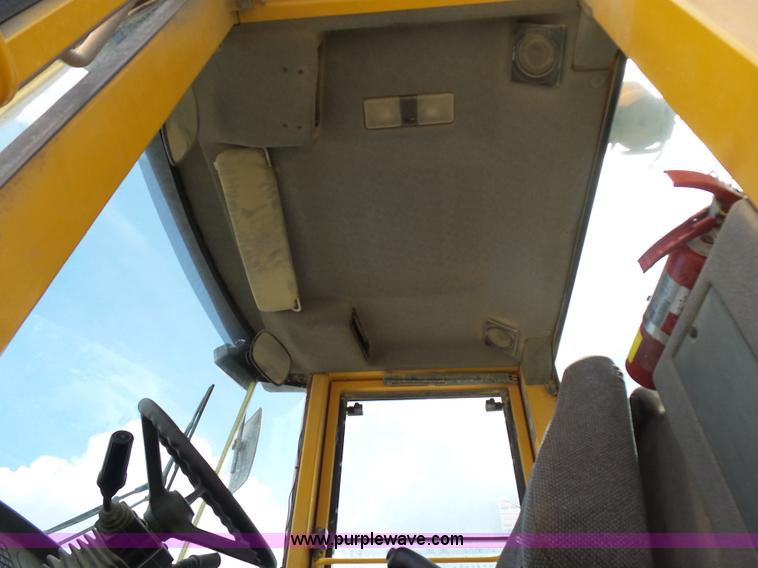 image for item J1643 1999 Volvo L90C wheel loader