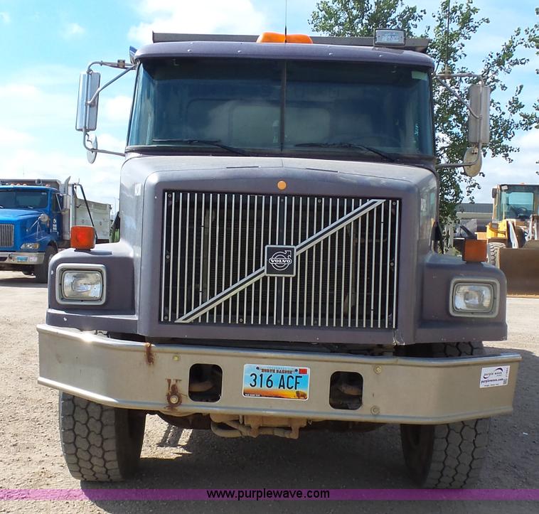 image for item J1651 1997 Volvo WG dump truck