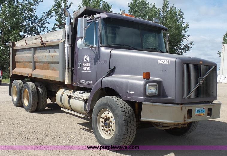 image for item J1651 1997 Volvo WG dump truck