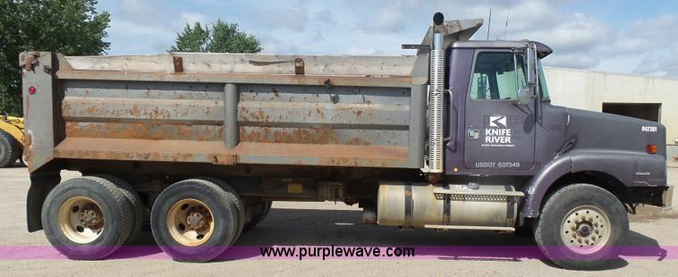 image for item J1651 1997 Volvo WG dump truck