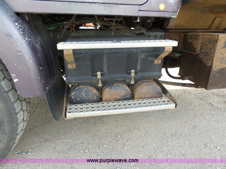 image for item J1651 1997 Volvo WG dump truck