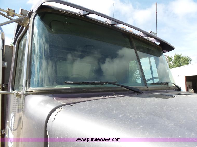 image for item J1651 1997 Volvo WG dump truck