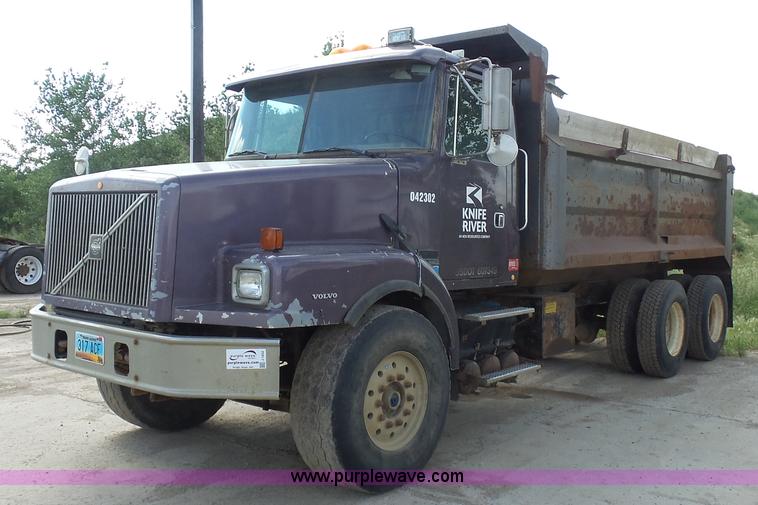 image for item J1652 1997 Volvo WG dump truck