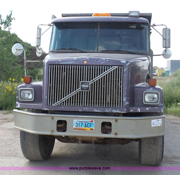 image for item J1652 1997 Volvo WG dump truck