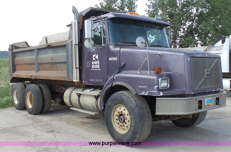 image for item J1652 1997 Volvo WG dump truck