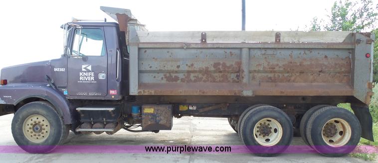 image for item J1652 1997 Volvo WG dump truck