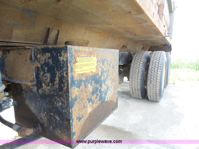 image for item J1652 1997 Volvo WG dump truck